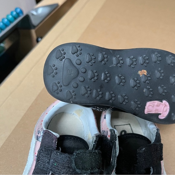 3 pairs of shoes size 5.5 & 6 (toddlers) - Vans, Gymboree - Picture 8 of 8